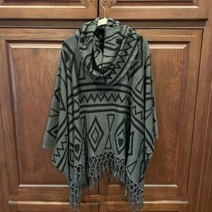 Cowl neck poncho O/S